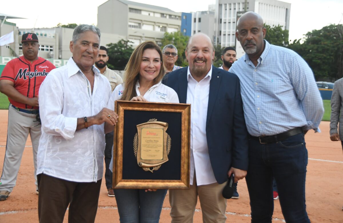 Liga de la Farándula Inaugura el 55º Torneo de Softbol en honor a la Alcaldesa Carolina Mejía
