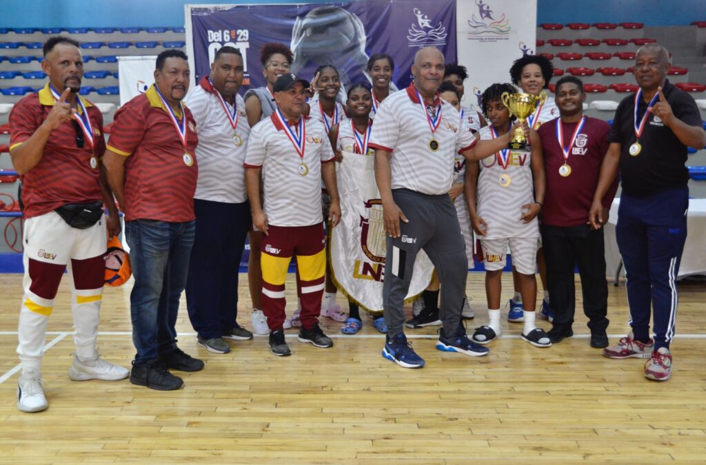 Universidad Nacional Evangélica gana baloncesto universitario en ambas ramas