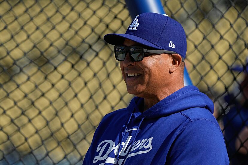 Friedman: Roberts será el dirigente de los Dodgers en el 2024