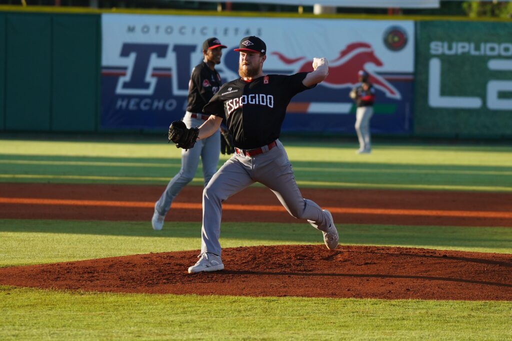 David Parkinson lidera blanqueada de Leones contra Toros