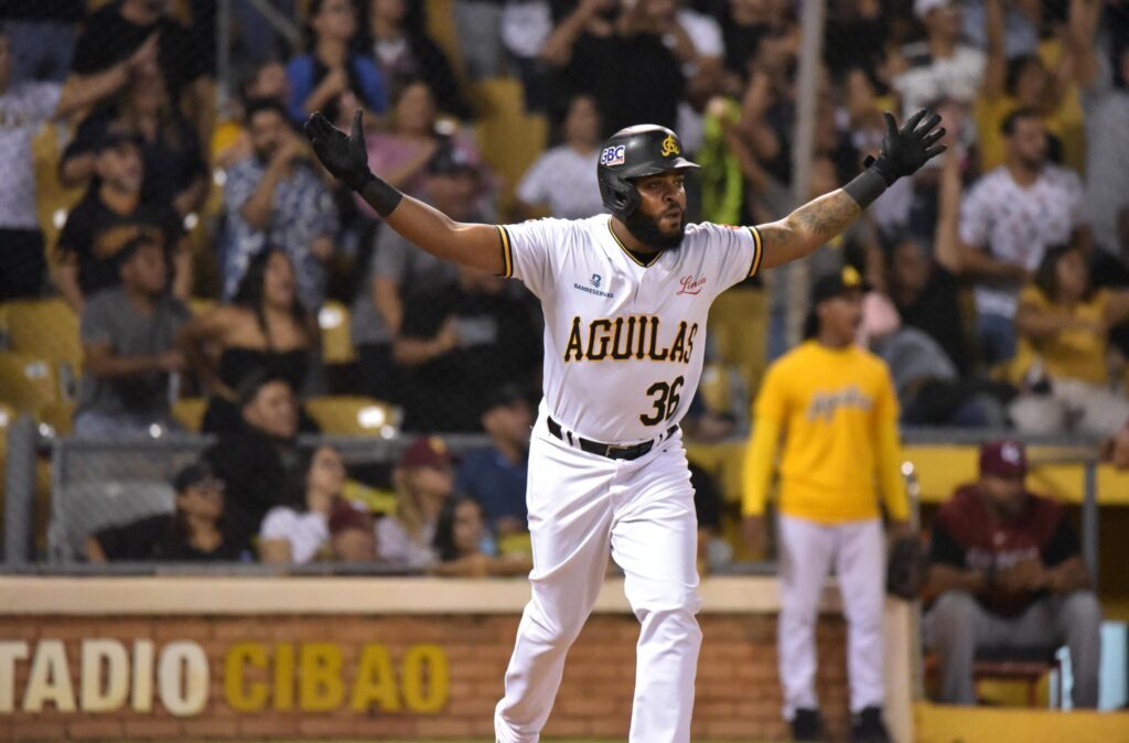 De forma dramática las Águilas vencen 10-9 a los Gigantes en 11 entradas