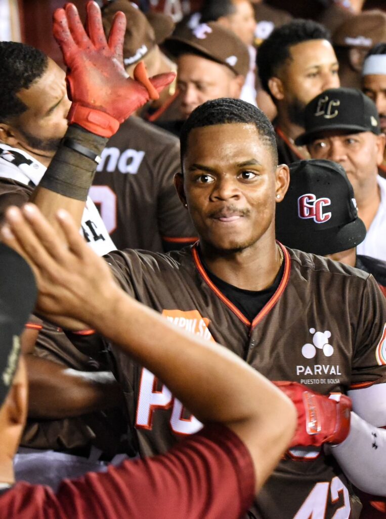 Gigantes dejan en dos hits a las Estrellas y ganan décimo juego