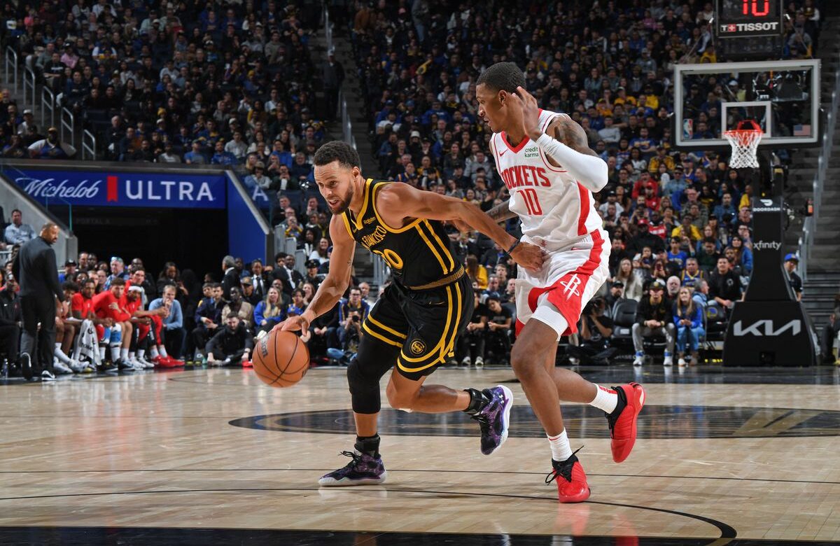 Con 32 puntos de Curry, los Warriors salen de la crisis