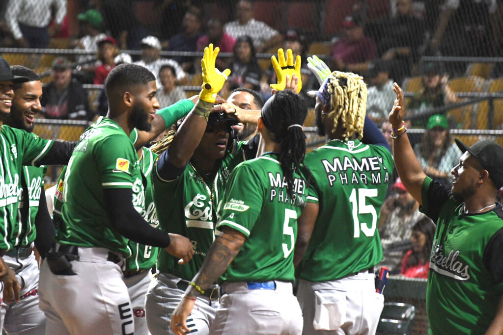 Estrellas vencen 2-1 a los Leones en el inicio del Round Robin