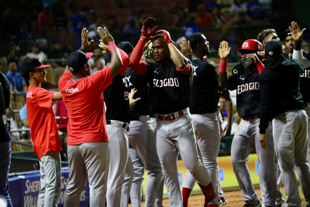 Leones superan 6-2 a los Tigres y las Estrellas 8-5 a los Gigantes