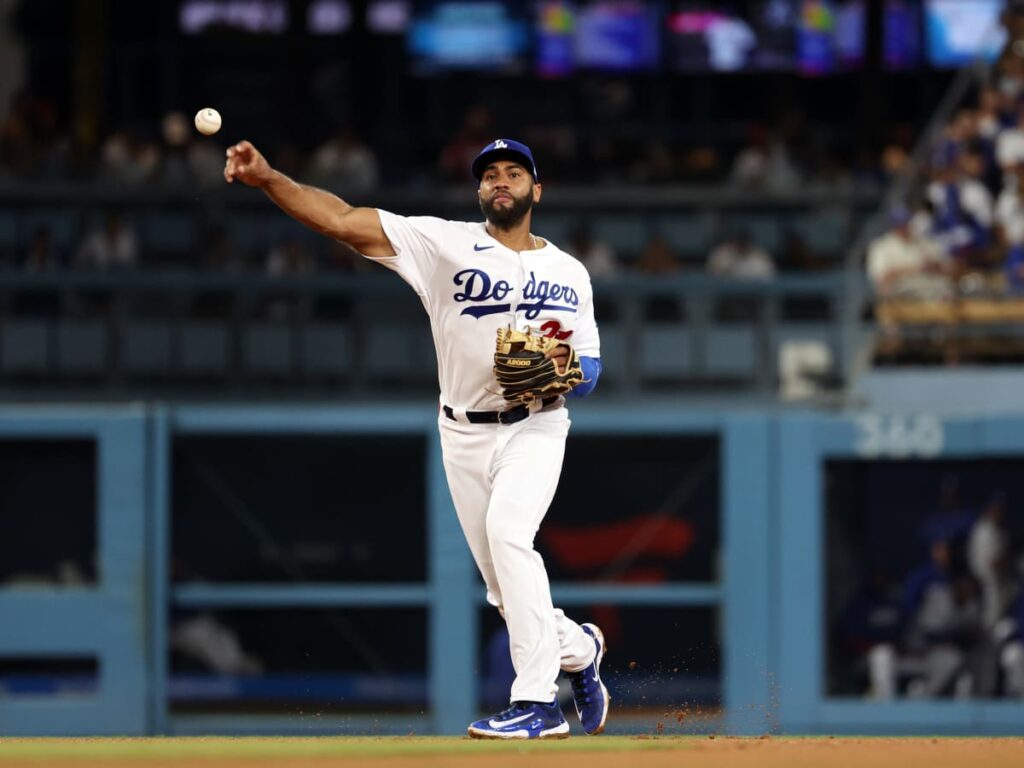 Rays pactan con Amed Rosario por una temporada