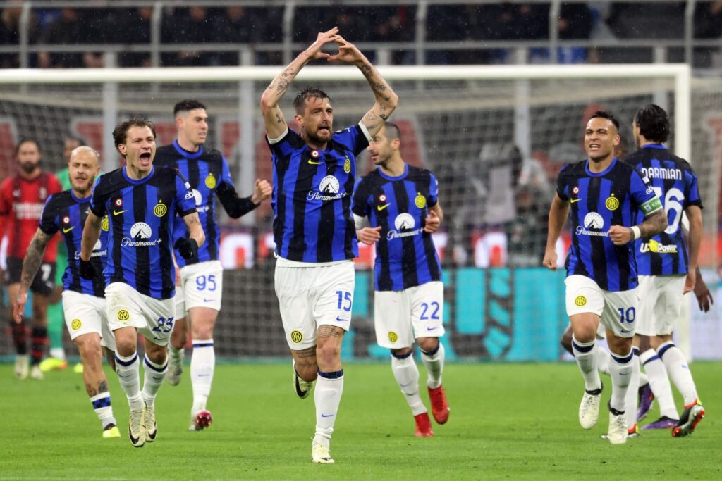 Inter de Milán vence a su rival AC Milan 2-1