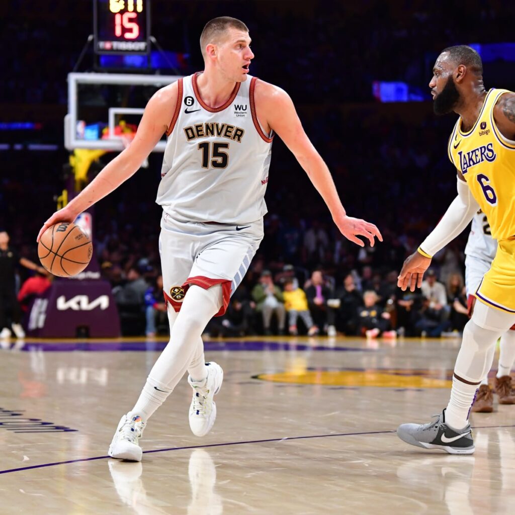 Nikola Jokic y Denver se imponen a los Lakers a pesar de inicio titubeante