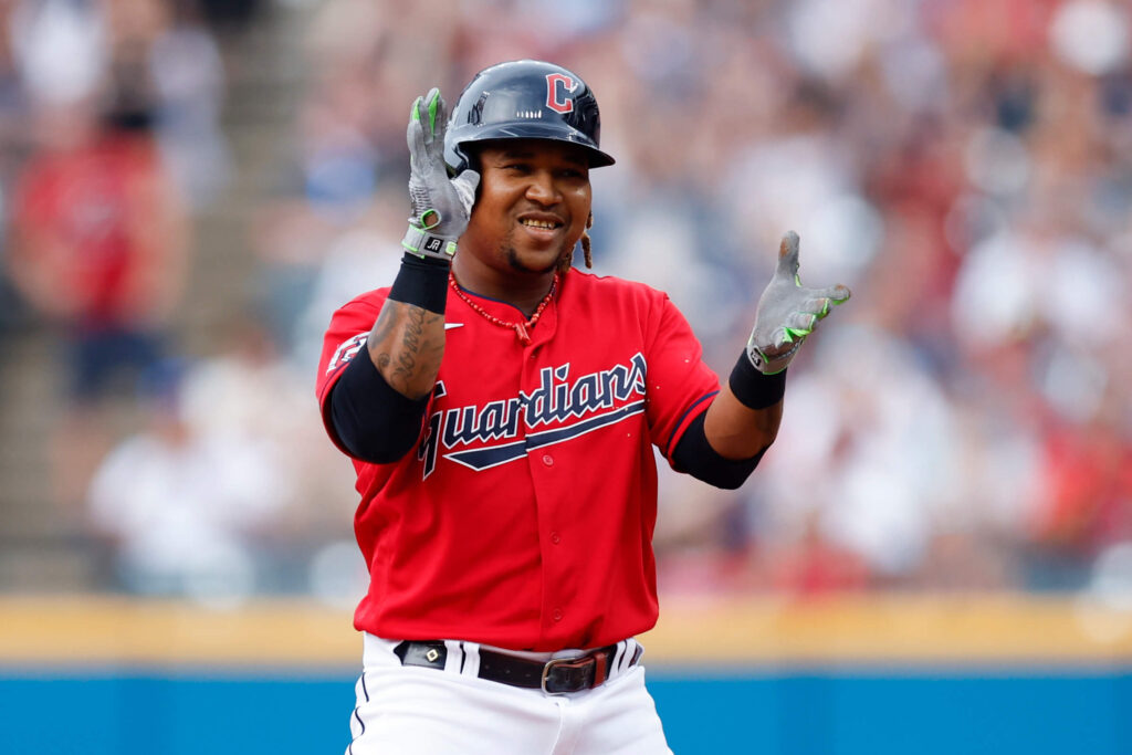 Por los Guardianes, los venezolanos Andrés Giménez de 5-3 con una anotada y dos impulsadas, Brayan Rocchio de 4-2 con dos anotadas. El dominicano Ramírez de 5-3 con una anotada y tres producidas.