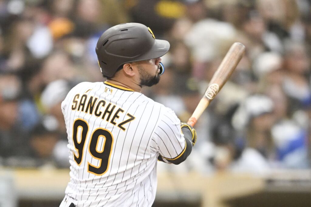 No fue la primera vez que Sánchez ganó un partido con un batazo en el octavo episodio en la temporada. Tuvo un jonrón de dos carreras como emergente frente a Aroldis Chapman en la octava entrada en la victoria por 7-5 en Pittsburgh el 25 de abril.