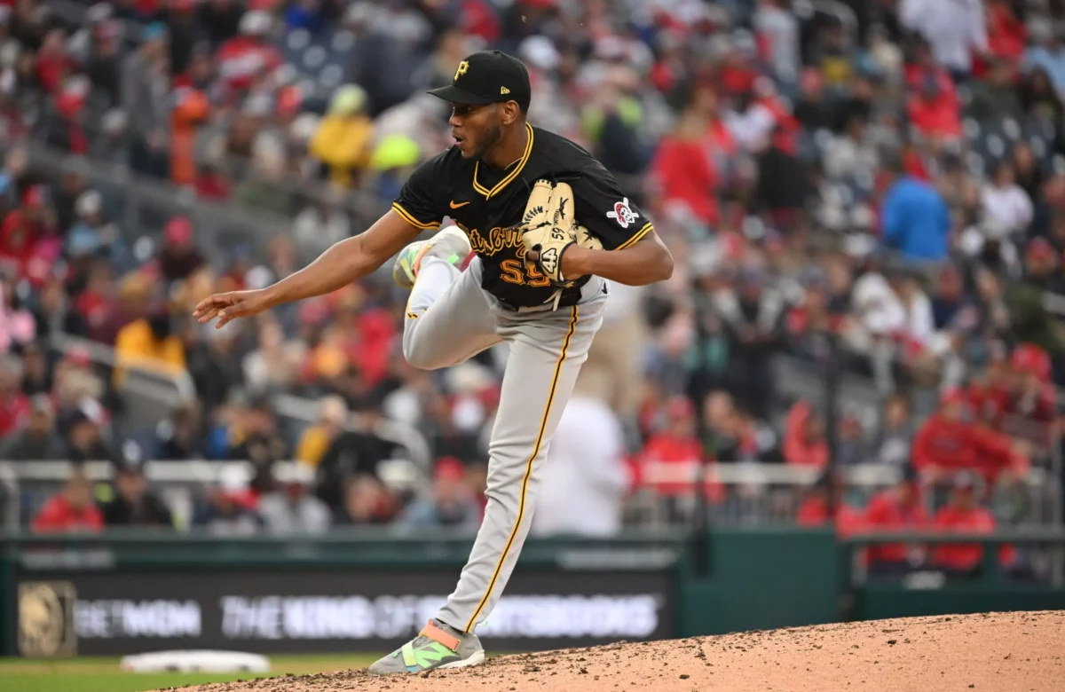 Angelinos adquieren al dominicano Roansy Contreras desde Piratas