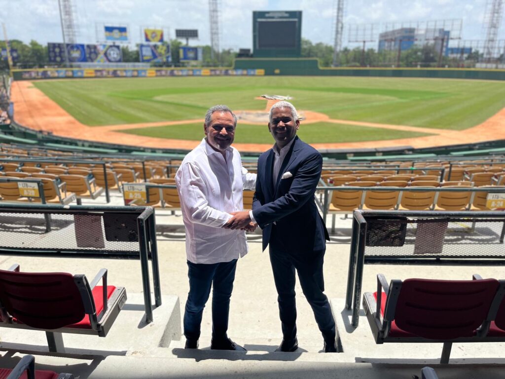 Embajador Rodríguez Durán y Comisionado Noboa tratan temas de cooperación en béisbol