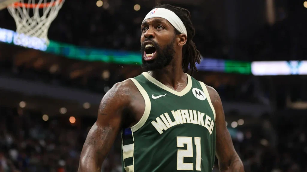 VIDEO: Patrick Beverley enloqueció y repartió balonazos al público