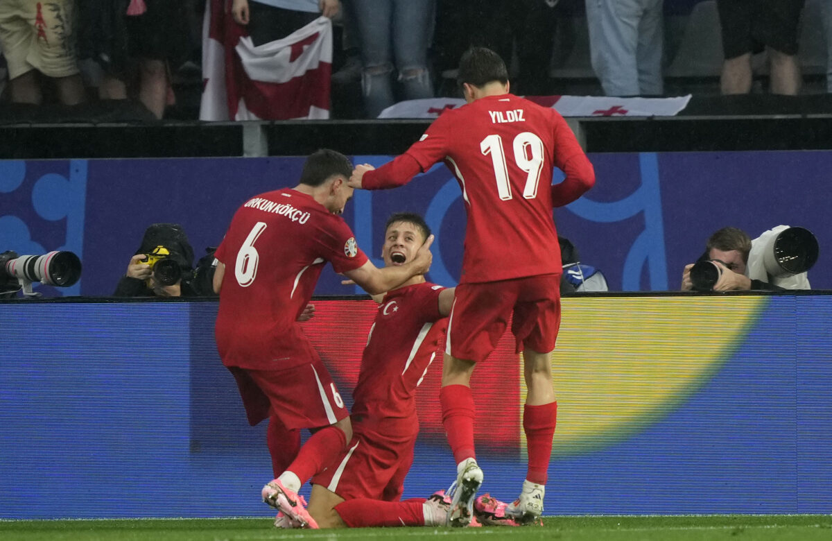 Con la magia de Guler, Turquía amansa 3-1 a Georgia en su debut en la Euro 2024