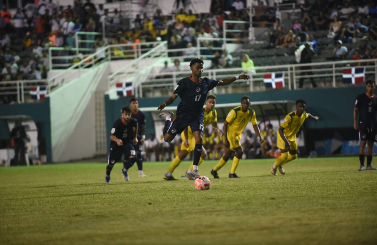 Rafael Mata anotó dos goles y Dorny Romero decoró la goleada con gol de penal y otro al final del partido.
