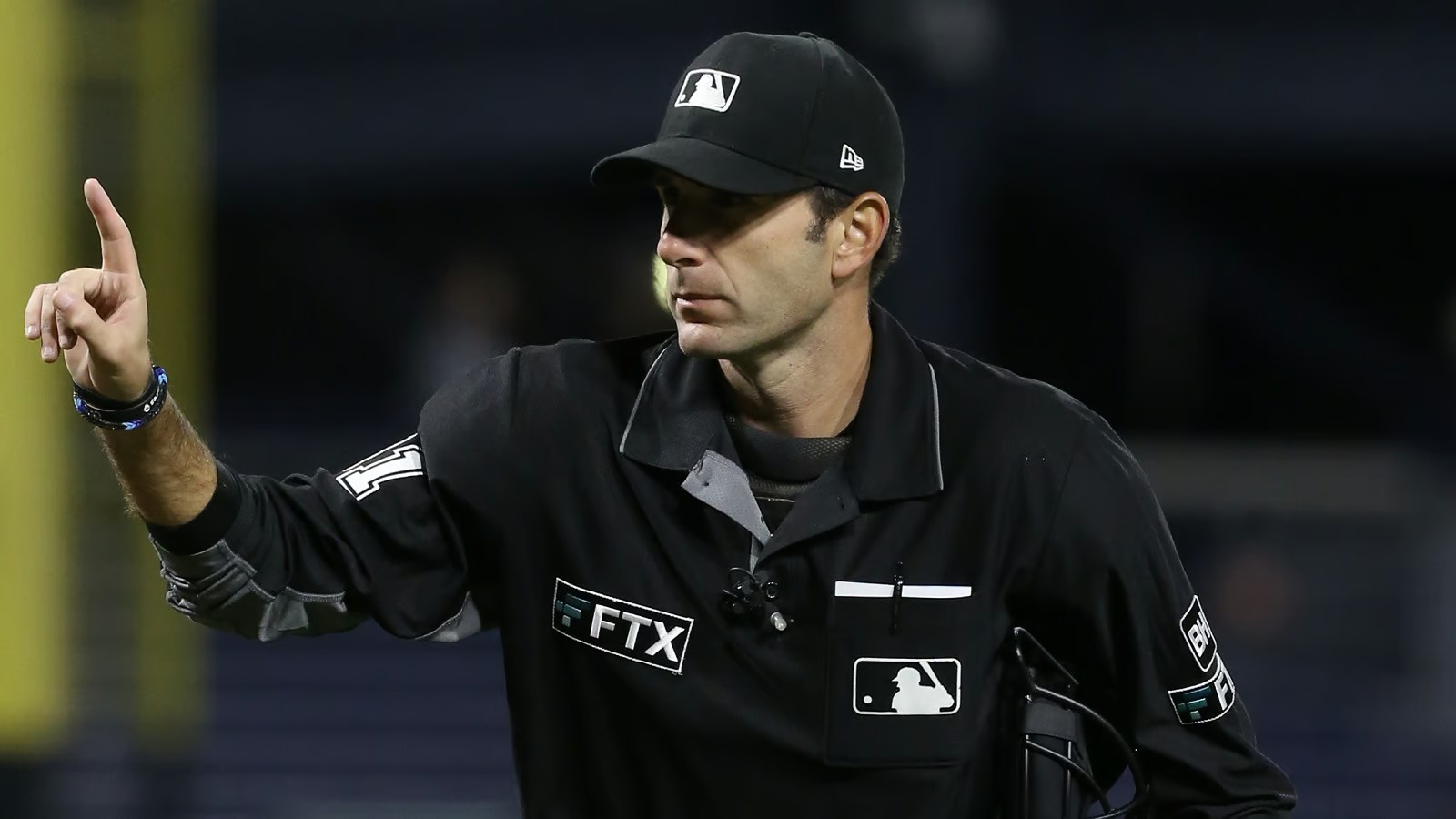 MLB sanciona a un árbitro por apuestas