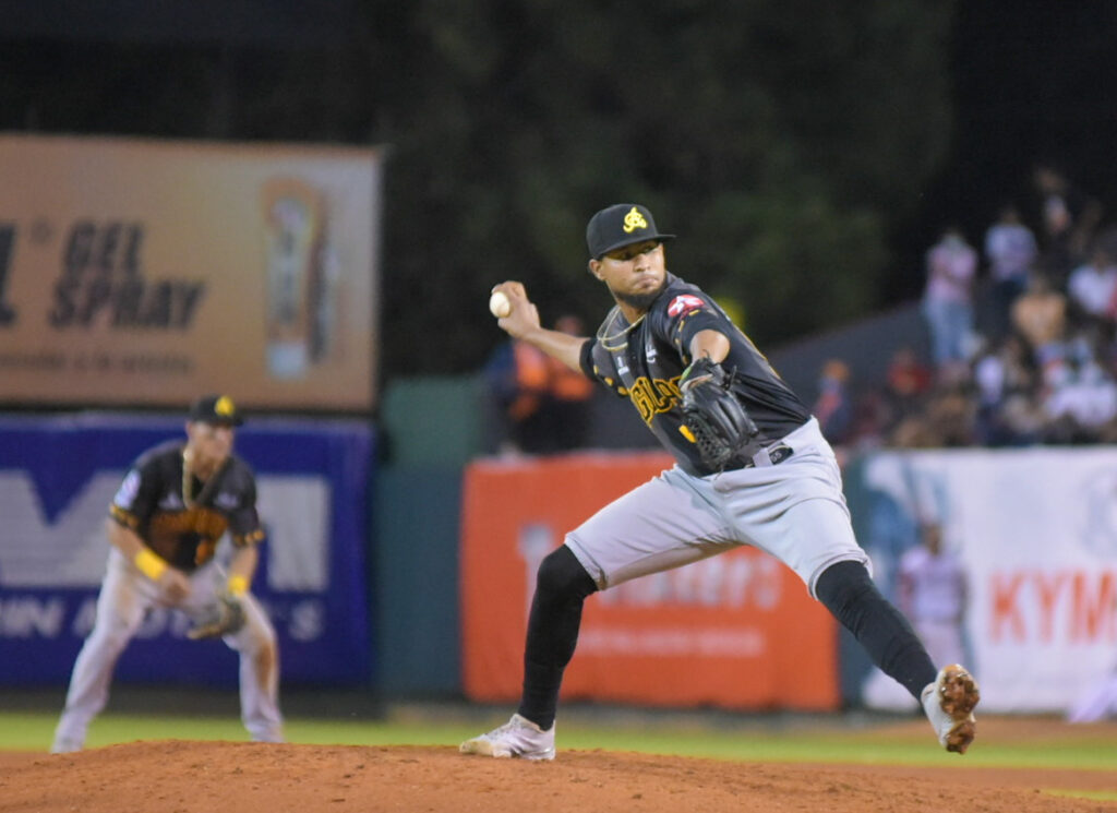 Leones adquieren a Yohan Ramírez desde las Águilas Cibaeñas