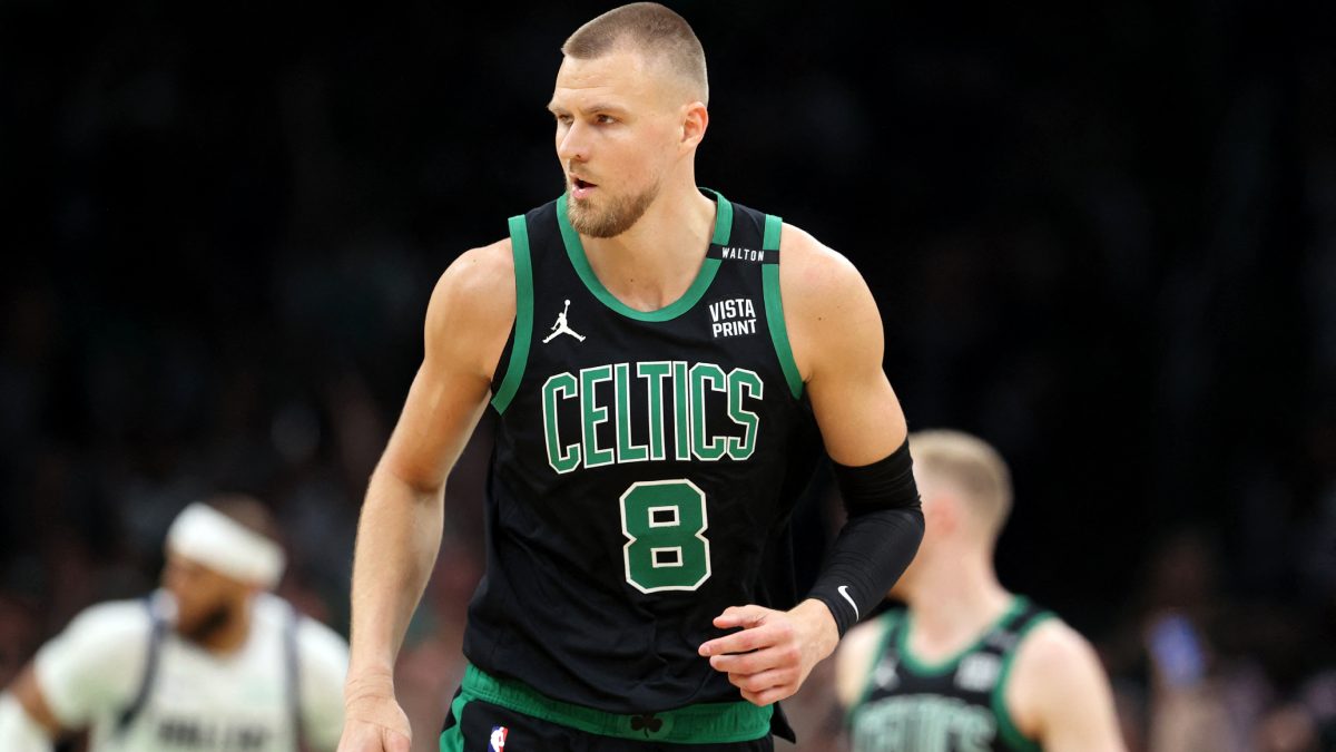 Kristaps Porzingis está disponible para Celtics, que buscan barrer a Mavs en Final de la NBA