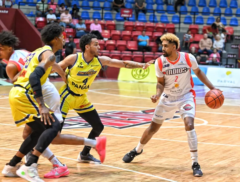 Los Metros remontan y vencen a Indios en partido suspendido