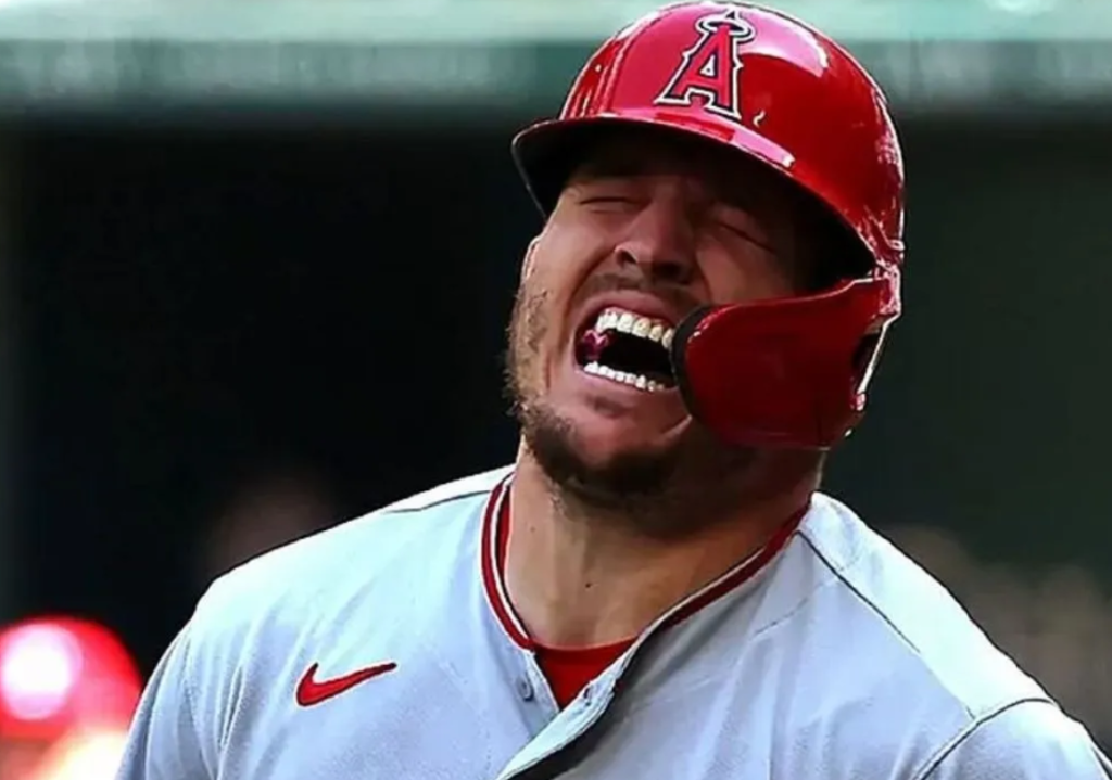 Mike Trout estará fuera de la temporada debido a un desgarro en la rodilla