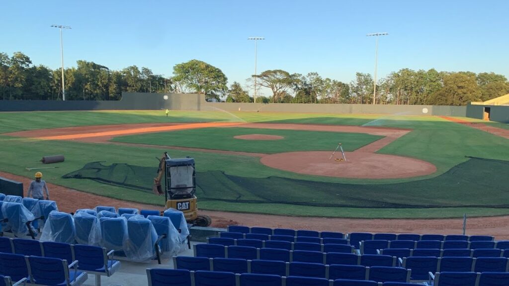 El estadio, que se encuentra en su etapa final de remozamiento, ha recibido una remodelación completa que incluye reforzamientos en diversas áreas de la estructura, así como mejoras en la parte frontal y en el terreno de juego, que ya está listo para recibir a los jugadores.