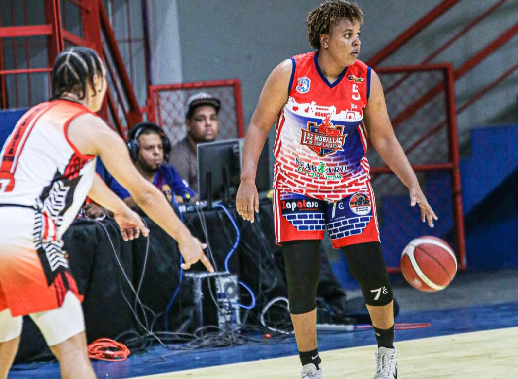 Sheisy Hernández, jugadora de las Murallas en acción