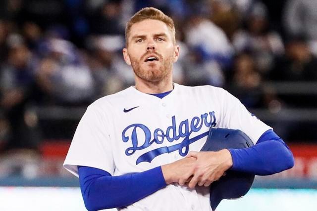 Freddie Freeman fuera de la alineación de los Dodgers para el Juego 4