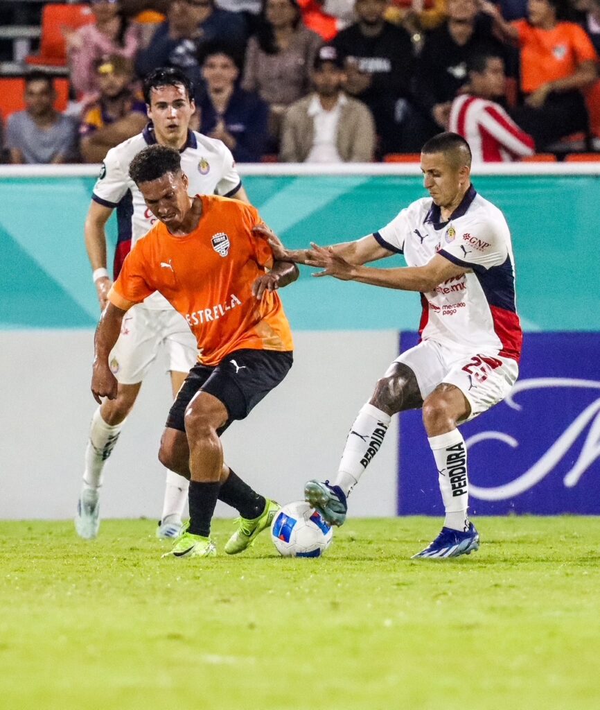 Cibao FC empata con Chivas en intenso partido