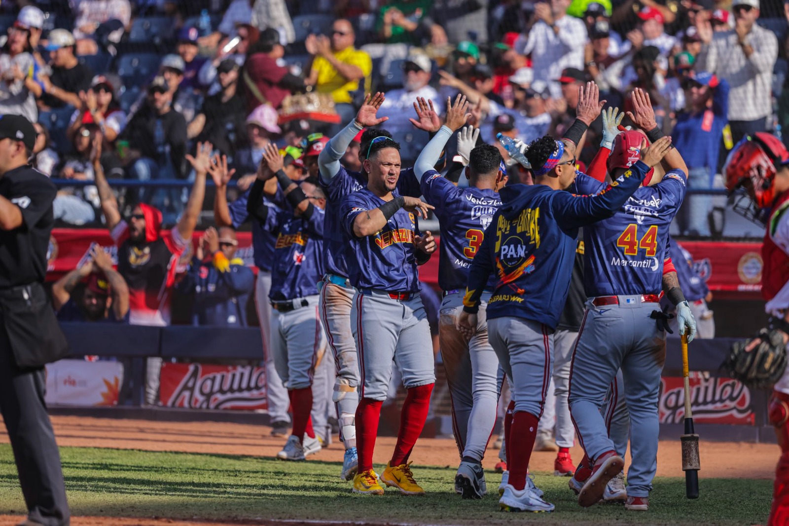 Cardenales de Lara derrota a Puerto Rico, consiguiendo su primera victoria en la SC