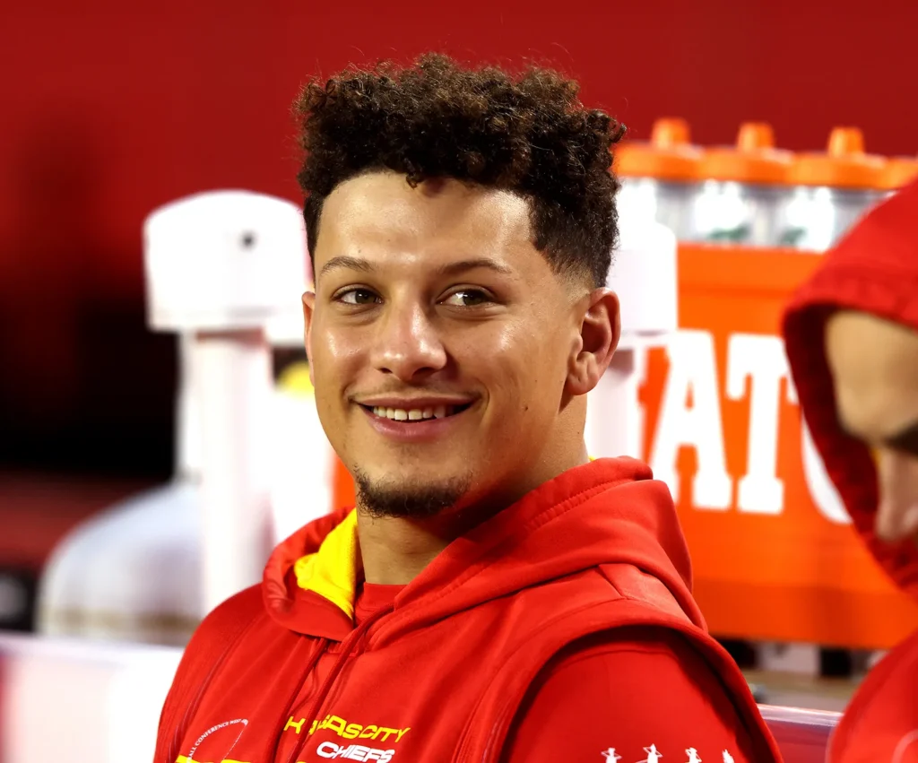 Mahomes consideró seguir los pasos de su padre. Los Tigres lo seleccionaron en la 37ma ronda del Draft amateur de MLB en el 2014