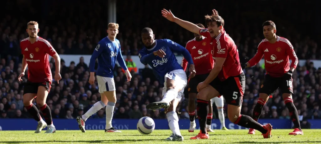 Las acciones del partido entre United y Everton