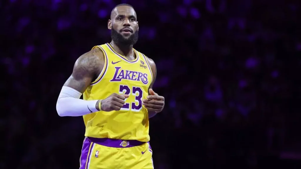 LeBron James será el primero con 50 mil puntos entre temporada regular y playoffs