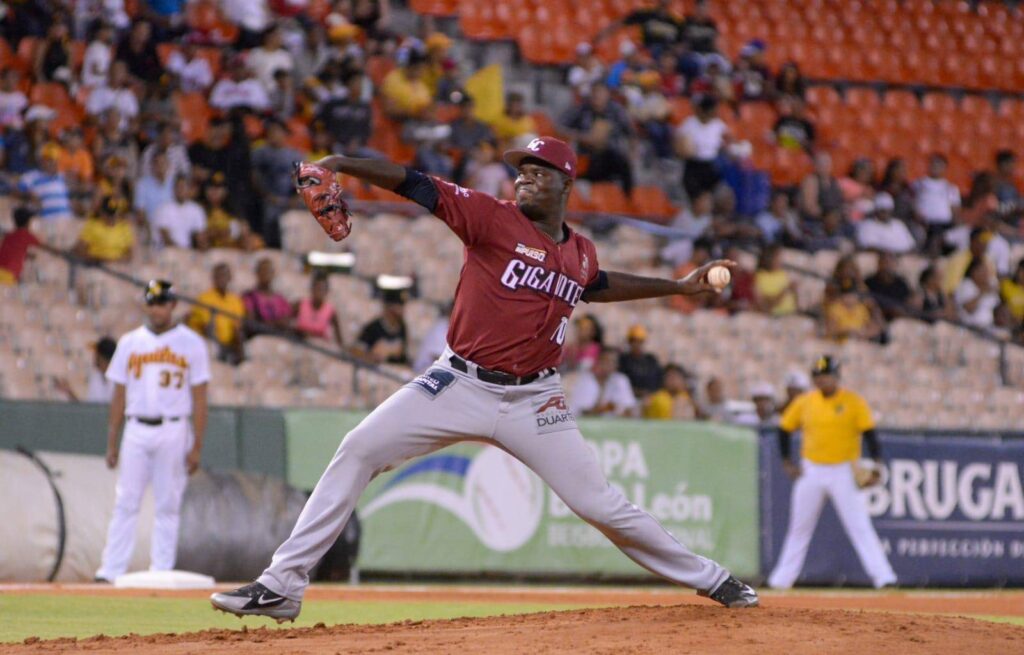 Los Gigantes firman al zurdo José De Paula