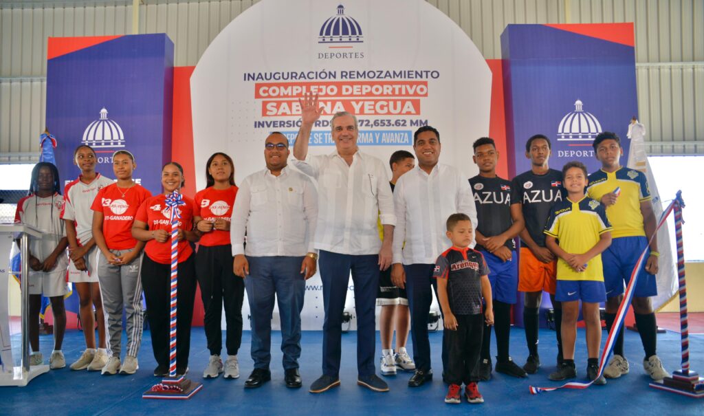 Abinader entrega en Azua centro deportivo con inversión de 40 millones de pesos