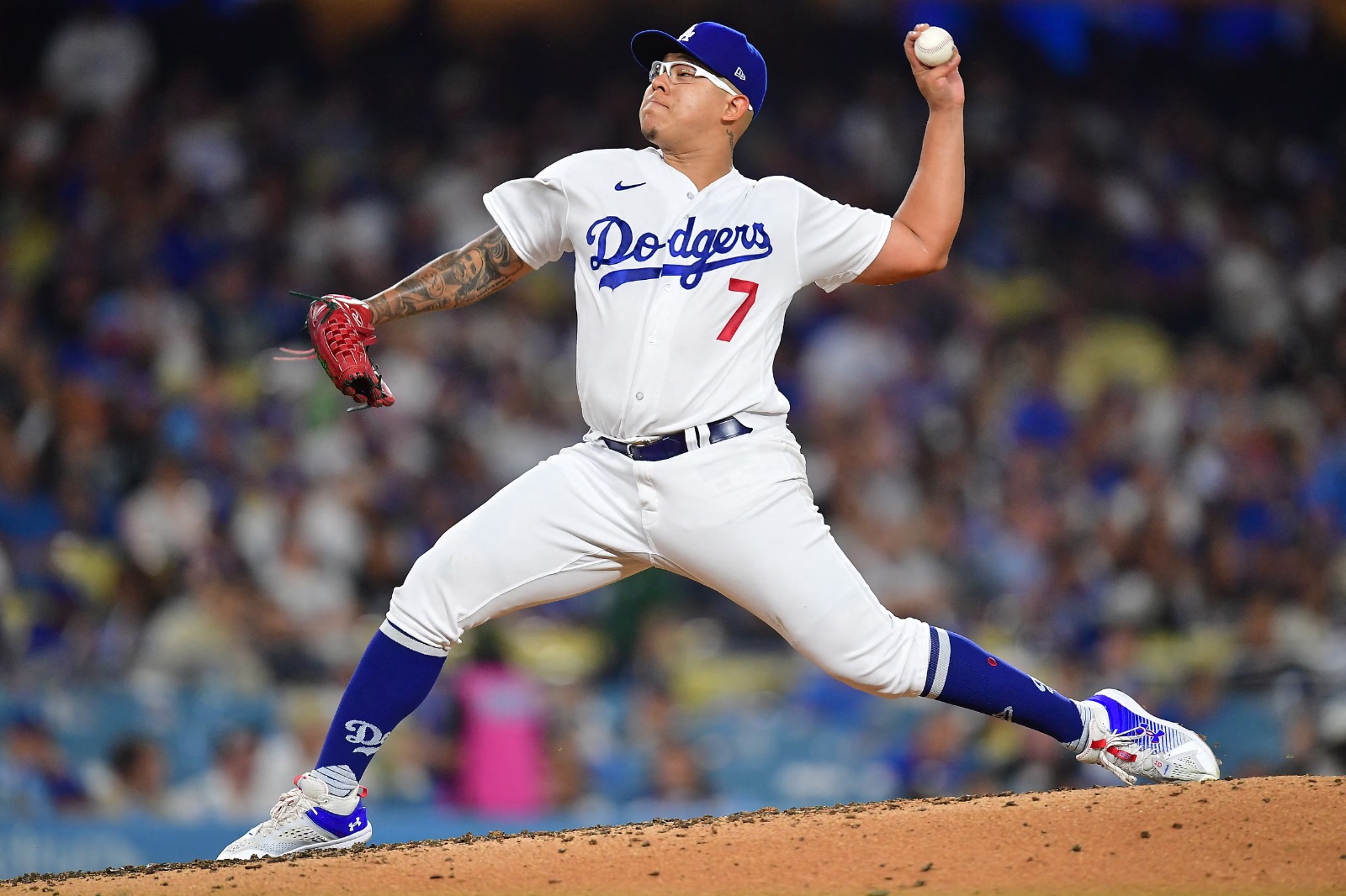 Julio Urías es suspendido hasta la pausa del All-Star Game de MLB