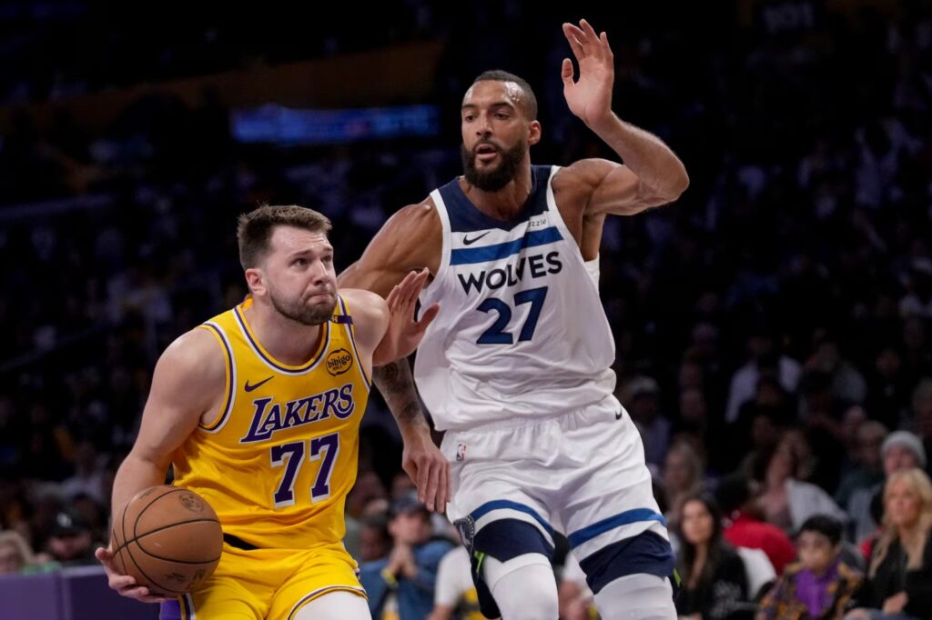 Liderados por Doncic, los Lakers empatan la serie 1-1 ante los Wolves