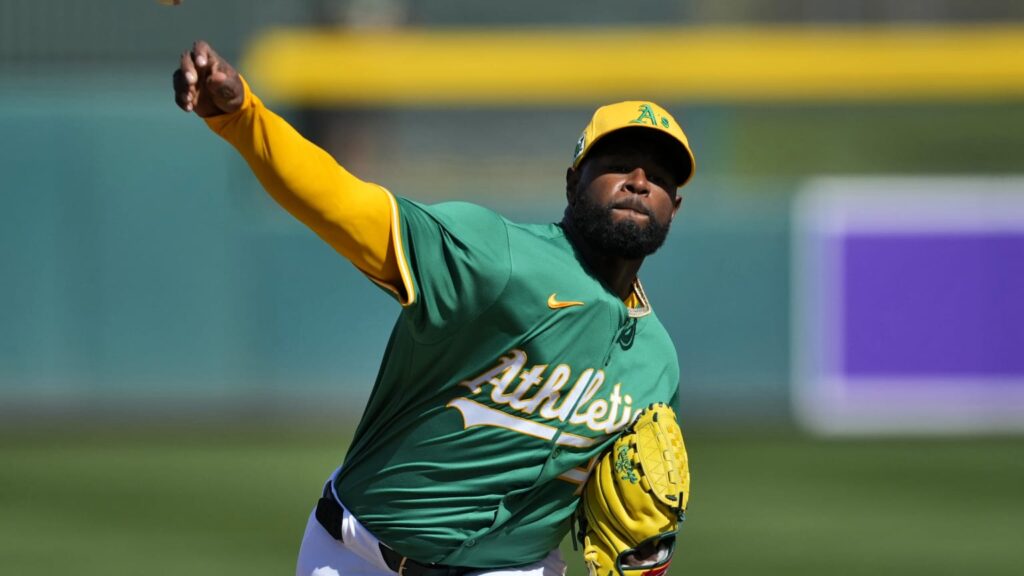 El dominicano Severino (1-3) ponchó a un enemigo y no otorgó bases por bolas en una salida de 92 lanzamientos.