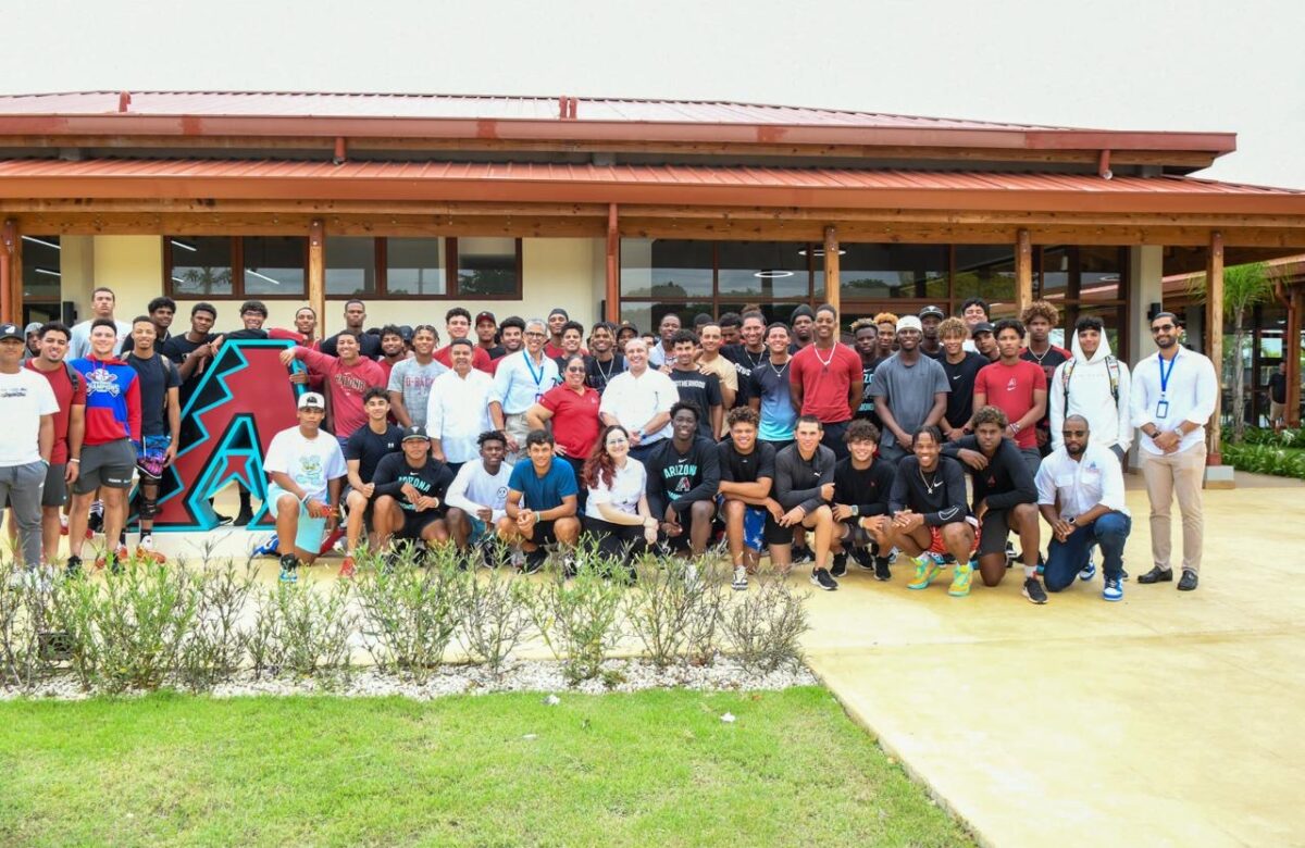 La DCNB realiza charla motivacional a unos 75 prospectos de los D-Backs