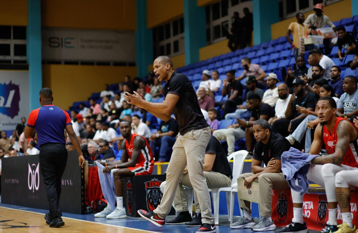 ulis Báez da indicaciones para Leones de Santo Domingo