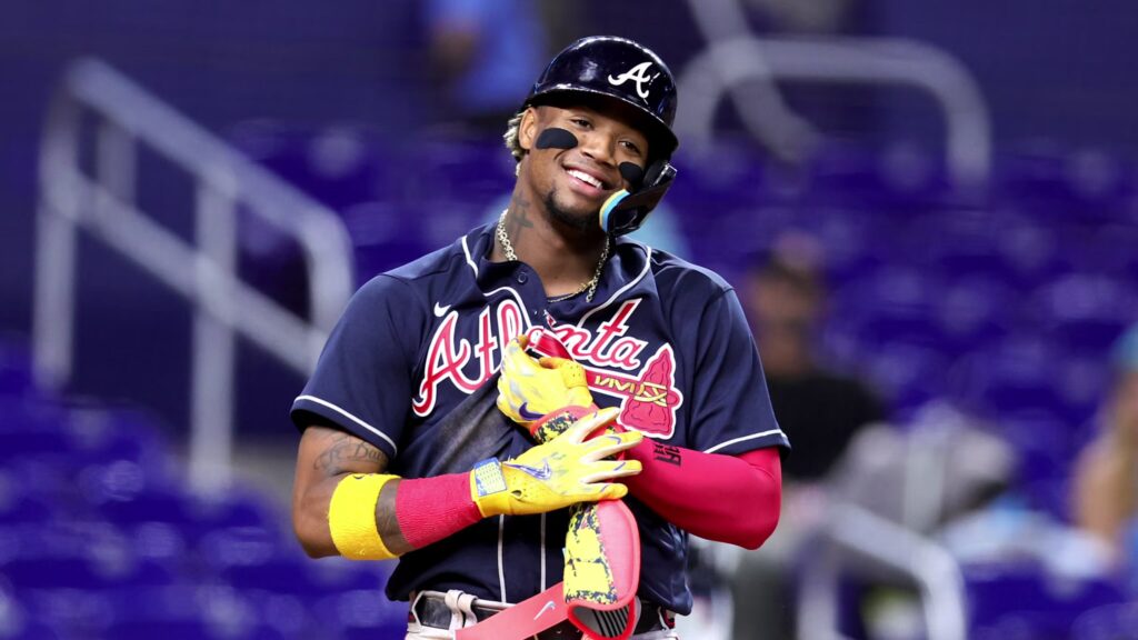 Ronald Acuña Jr. conecta un cuadrangular en su primer turno en 2025 con Atlanta