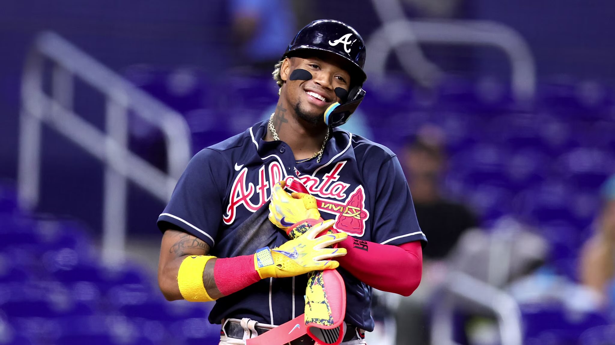 Ronald Acuña Jr. conecta un cuadrangular en su primer turno en 2025 con Atlanta