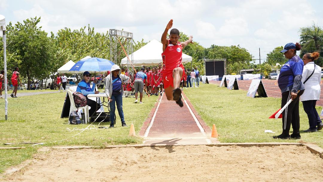 INEFI da inicio al Torneo Nacional de Atletismo Escolar con participación de 280 atletas