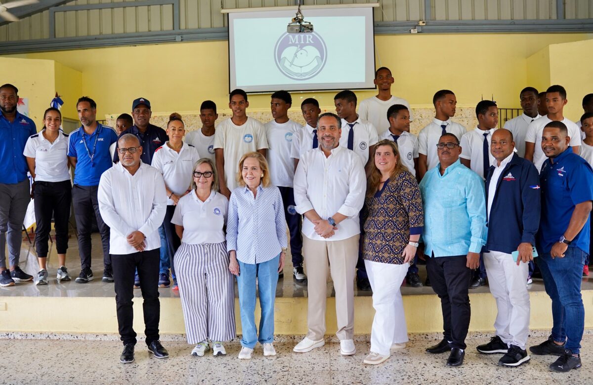 INEFI impulsa el deporte escolar en La Romana junto a la Fundación Mir