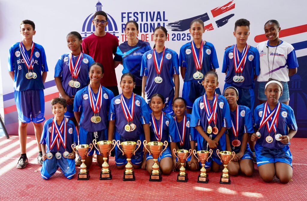 Santiago Noreste conquista Festival Escolar Regional de Tenis de Mesa organizado por el INEFI