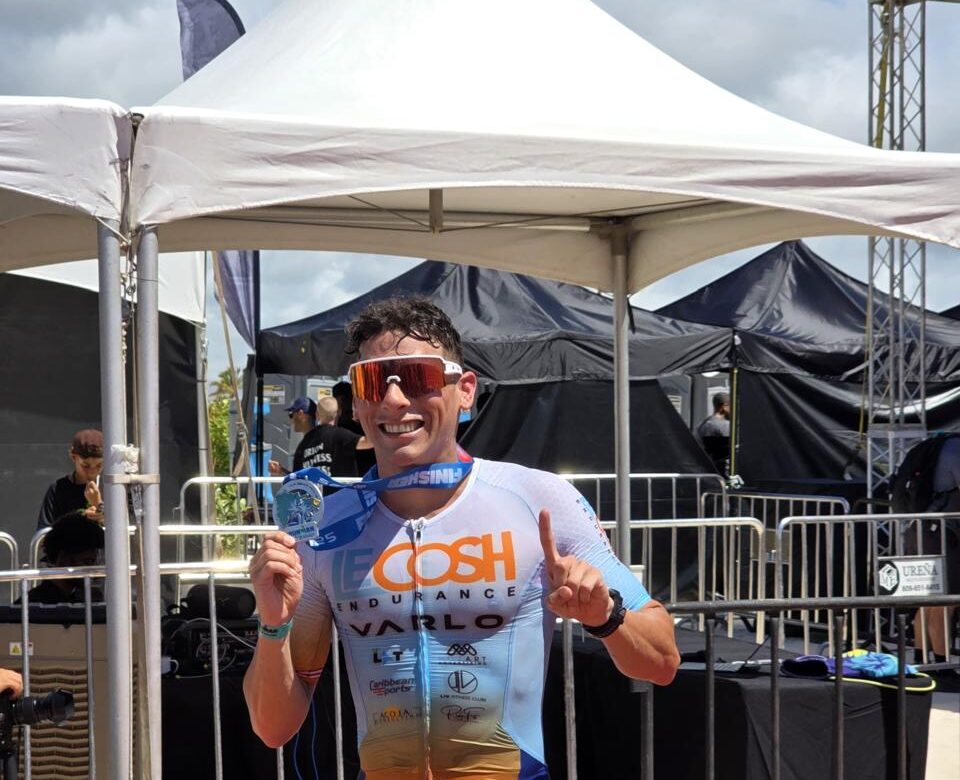 Boricua Javier Figueroa ratifica hegemonía en Ironman 70.3 Cap Cana, edición 2025.