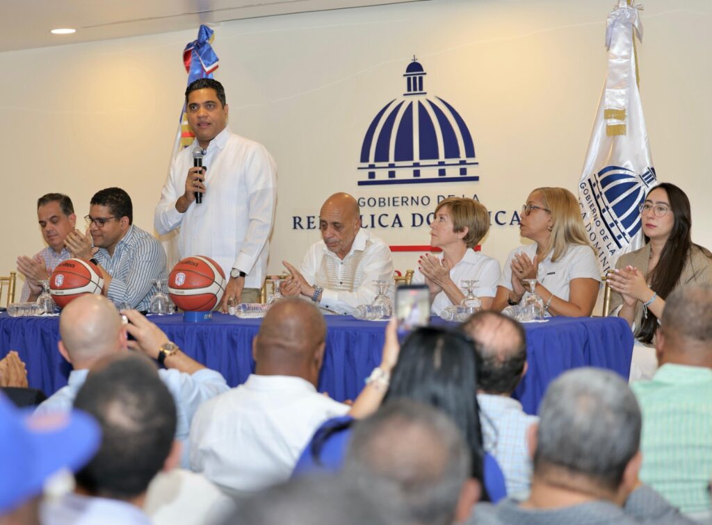 Ministro Kelvin anuncia apoyo a la Liga Nacional de Baloncesto Femenino