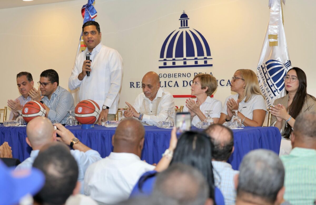 Ministro Kelvin anuncia apoyo a la Liga Nacional de Baloncesto Femenino