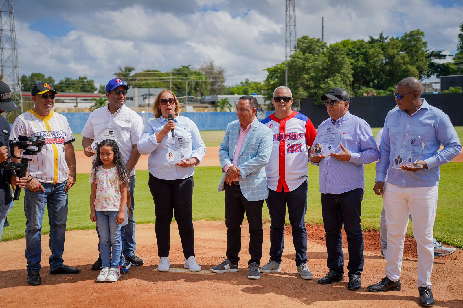 Herrera y Santo Domingo Este van en la cima de la LNBP