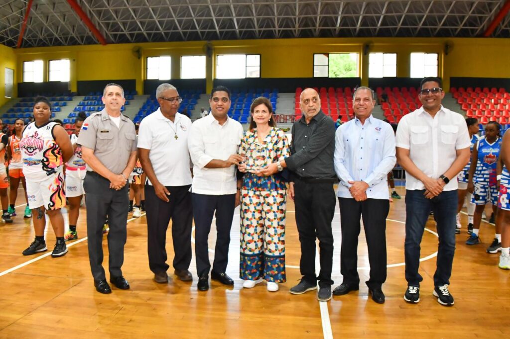 Raquel Peña y Kelvin Cruz inauguran 9na versión Liga Nacional de Baloncesto Femenino