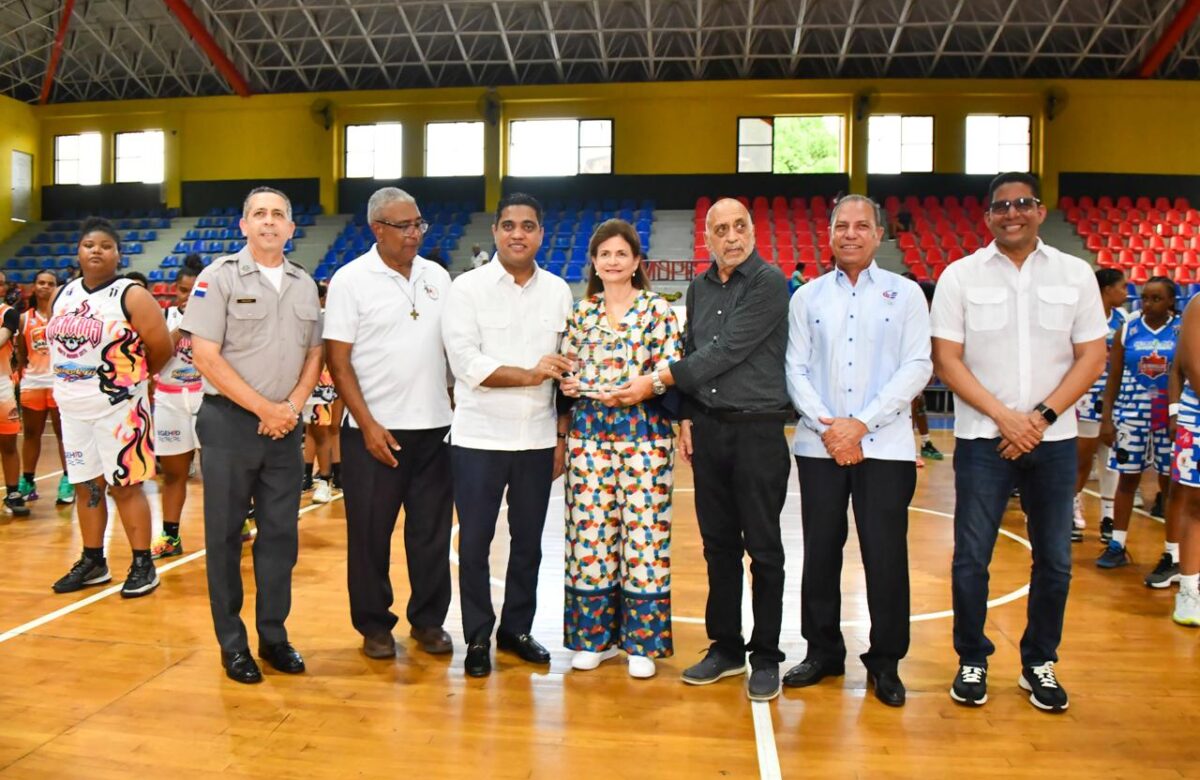 Raquel Peña y Kelvin Cruz inauguran 9na versión Liga Nacional de Baloncesto Femenino